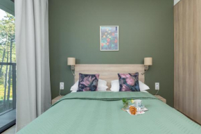 Shellter Suita Flora Apartment by Renters Prestige, Rogowo